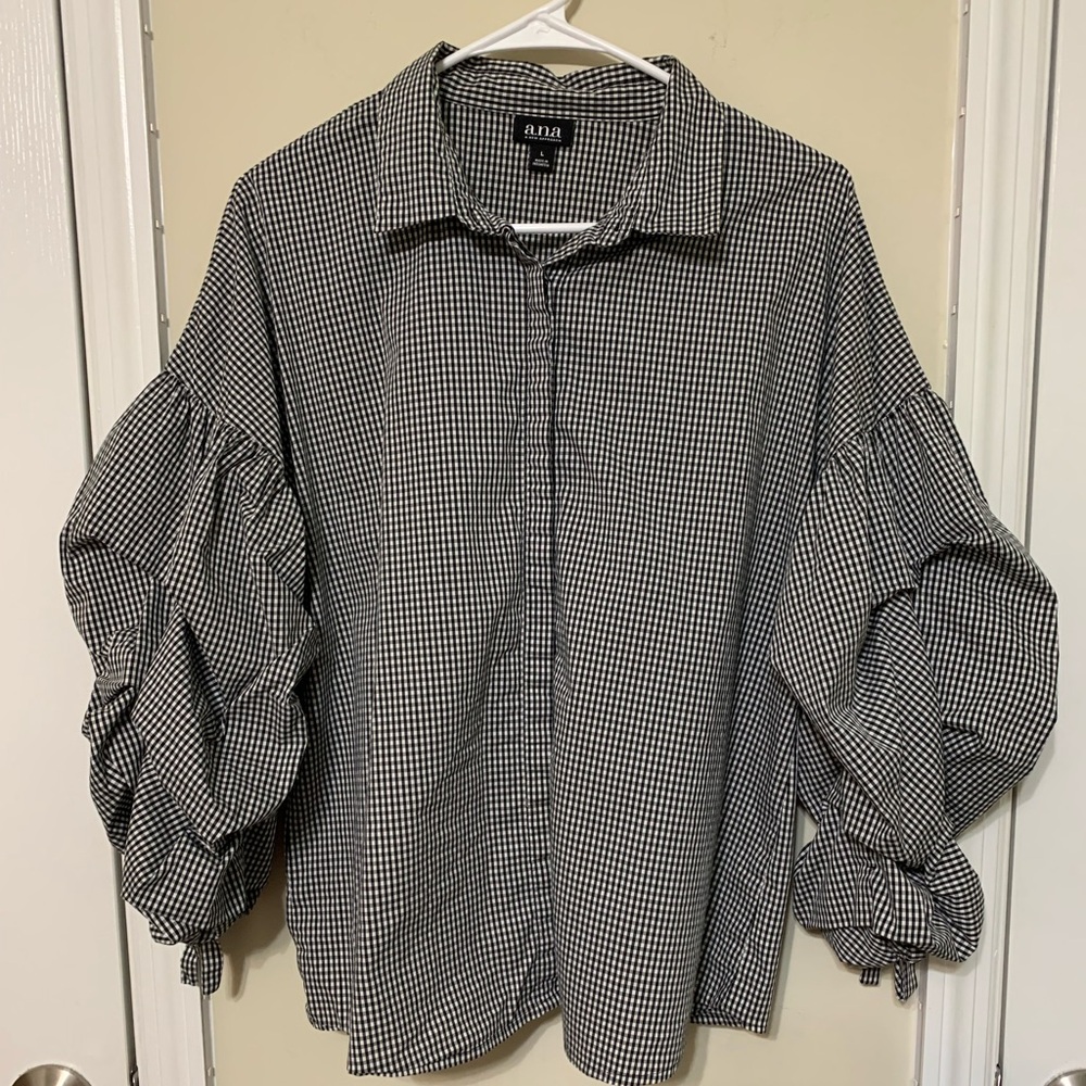 Beautiful black and white checkered button up shirt with puffy sleeves- size L